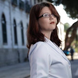 Dra. Larissa Karkow