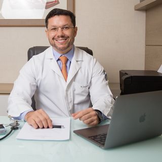 Ampliar imagem: Carlos Ewerton Maia Rodrigues, Reumatologista Fortaleza