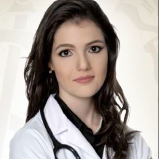 Ampliar imagem: Karoline Batisti, Especialista em Clínica Médica São José Dos Pinhais