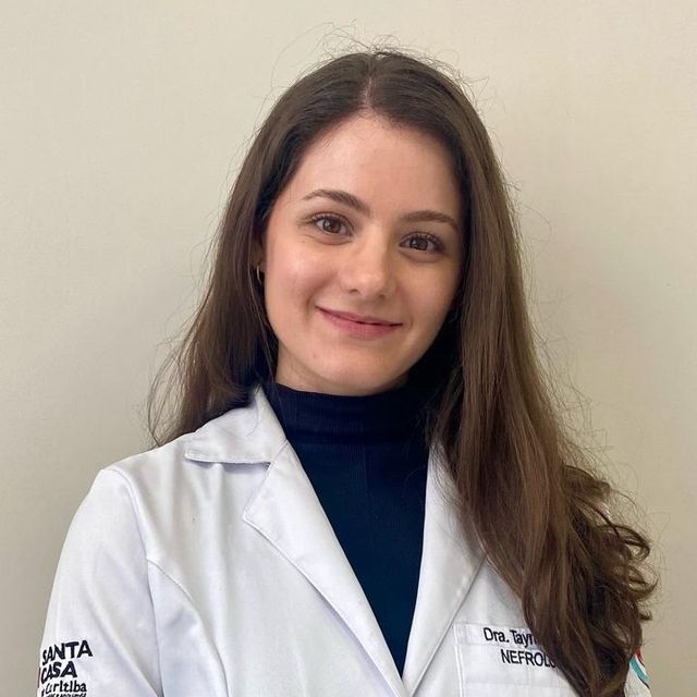 Taynara Lopes dos Santos, Especialista em Clínica Médica Curitiba