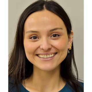 Acercar imagen: Rayen Pascal Acosta Vargas, Dentista Los Ángeles