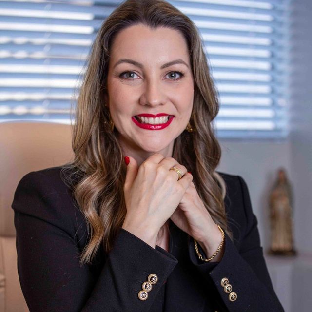 Vivian Lidia Pavani Gumy, Ginecologista Curitiba