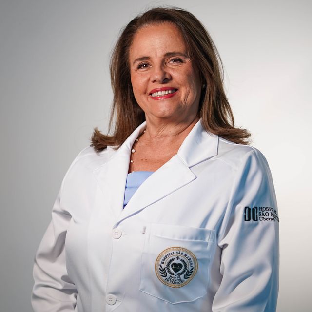 Cristina da Cunha Hueb Barata de Oliveira, Infectologista Uberaba