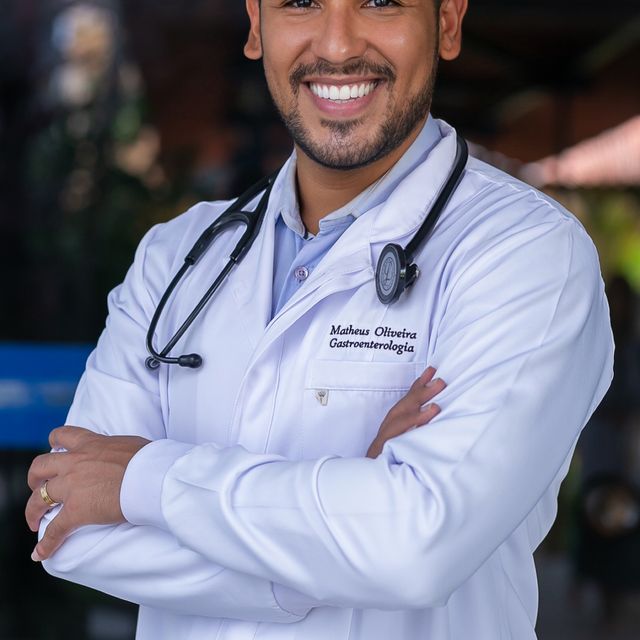 Matheus Oliveira , Gastroenterologista Caruaru