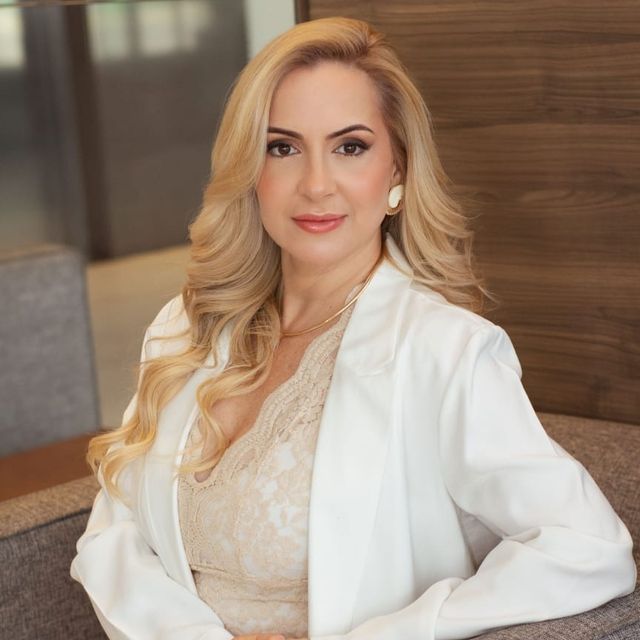 Simone Dinely, Psicólogo Curitiba