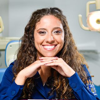 Maria Clara  Schneider , Dentista São Gonçalo