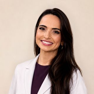 Camila Leal Guimarães, Médico clínico geral Uberlândia