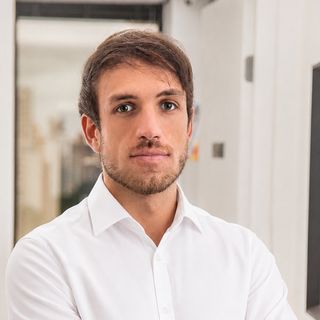 Caio Pezzorgnia, Dentista São Paulo