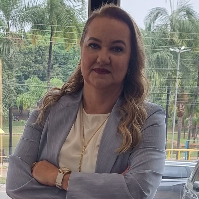 Adriana de Faria, Cirurgião geral Goiânia