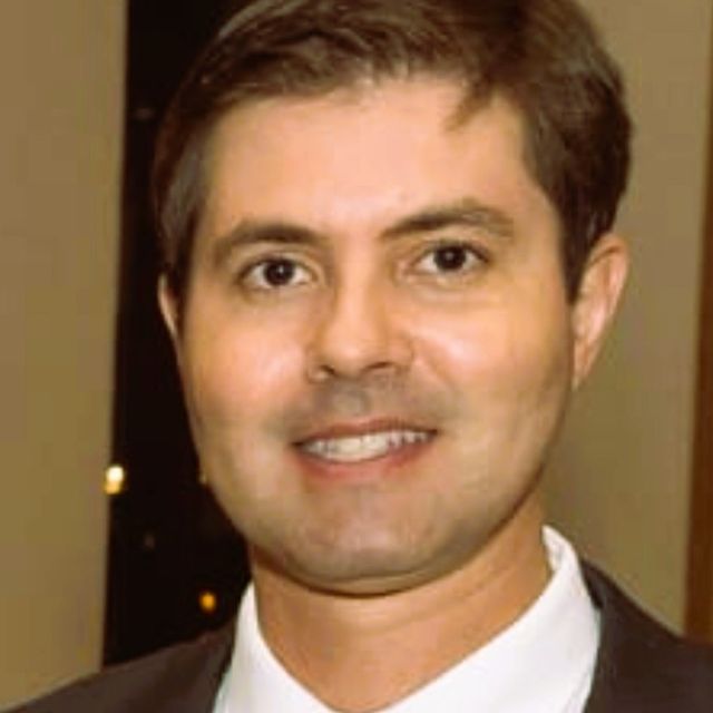 Walter Fernandes Correa, Urologista Santos