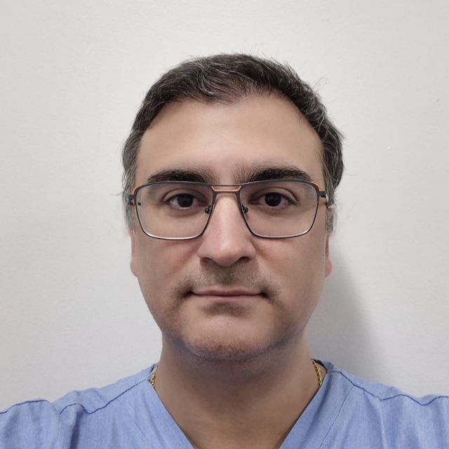 Luiz Eduardo Saraiva Pereira Campos, Especialista em Medicina Física e Reabilitação São Paulo