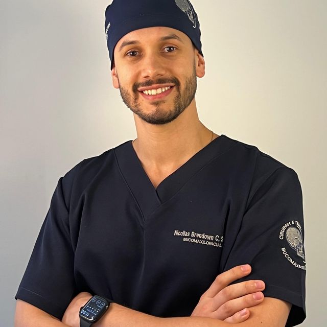 Nicollas Brendown, Cirurgião buco-maxilo-facial Porto Alegre