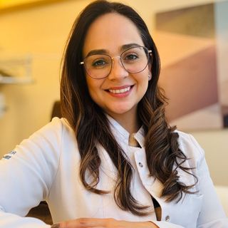 Ampliar imagem: Adriana Veronica Aviles Cozzi, Oftalmologista São Paulo