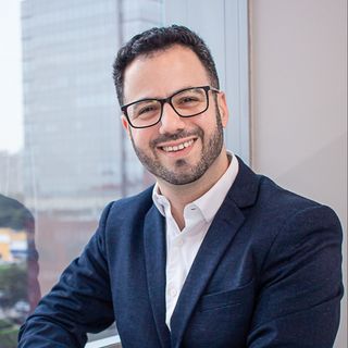 Ampliar imagem: Benie Crispel Goldman ., Cirurgião plástico Porto Alegre