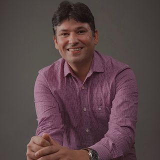 Dr. Augusto César Carvalho Silva