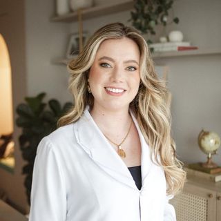 Claudia A. Kuhn, Dermatologista Curitiba