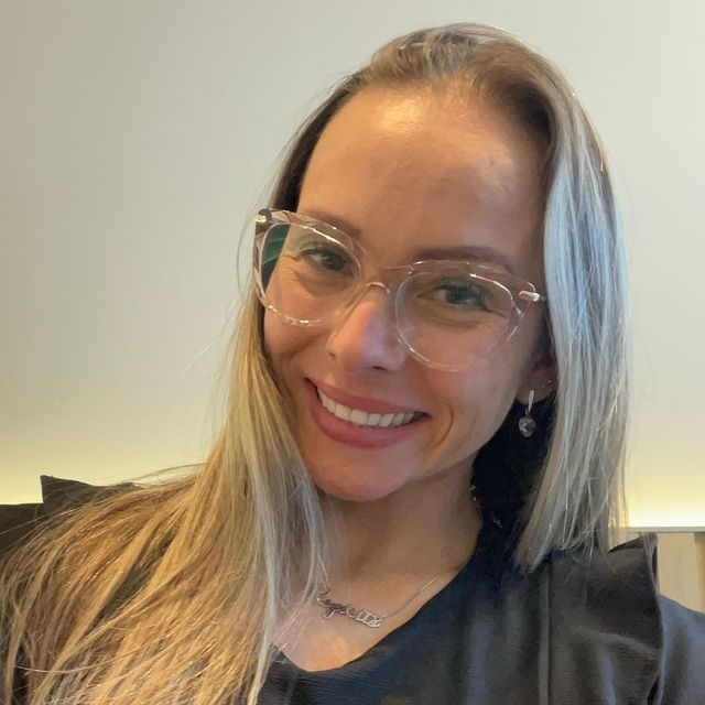 Karin Zaguini, Dentista Curitiba