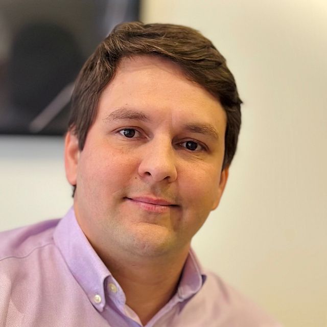 Marcelo B. Tavares, Cirurgião plástico Taubaté