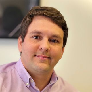 Marcelo B. Tavares, Cirurgião plástico Taubaté