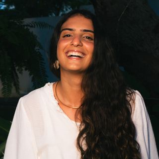 Dra. Ana Laís  Teixeira
