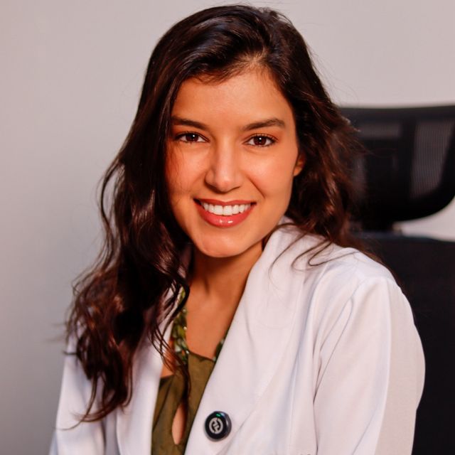 Fernanda  Galvão , Oftalmologista Goiânia