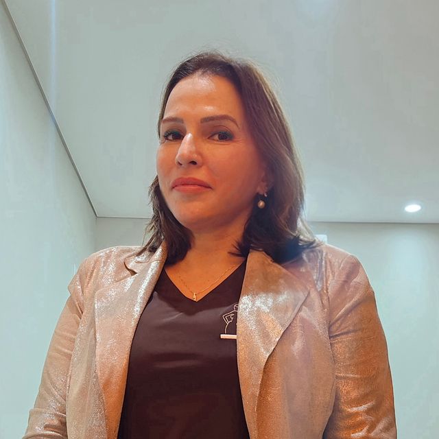 Ana Karina Fernandes, Cirurgião plástico Santos