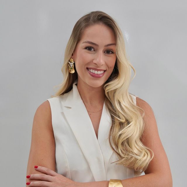 Aline Queiroz Serrou Da Silva, Dentista Campo Grande