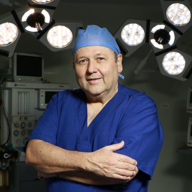 Jaime Alberto Zapata Saldarriaga, Cirujano plástico Cali