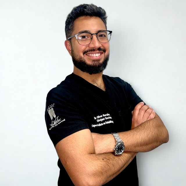 Oliver Morales Rivera, Dentista Santiago