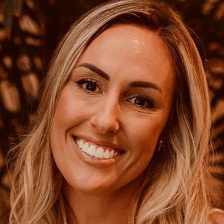 Dra. Bruna  López Gomes 