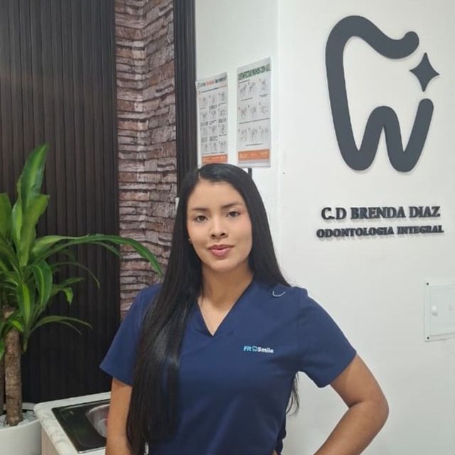 Brenda Díaz Grados, Dentista Trujillo