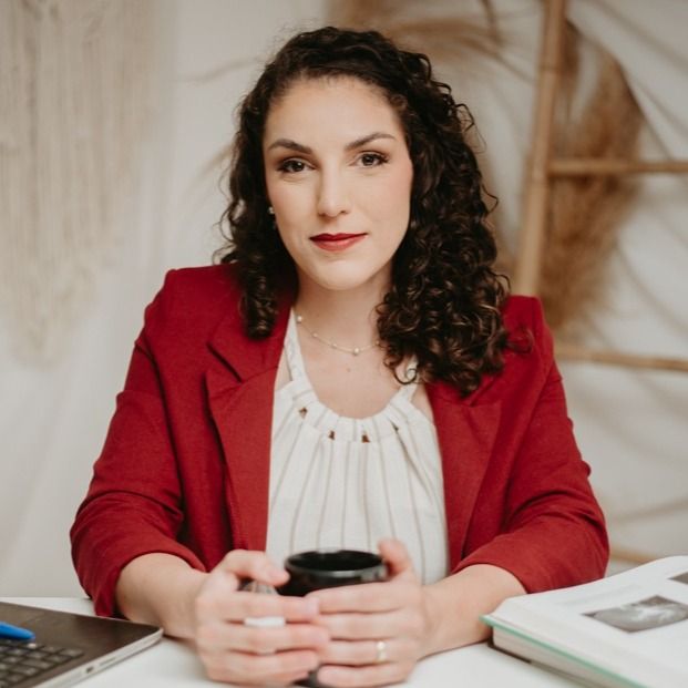 Meg Porto, Cirurgião geral Vitória