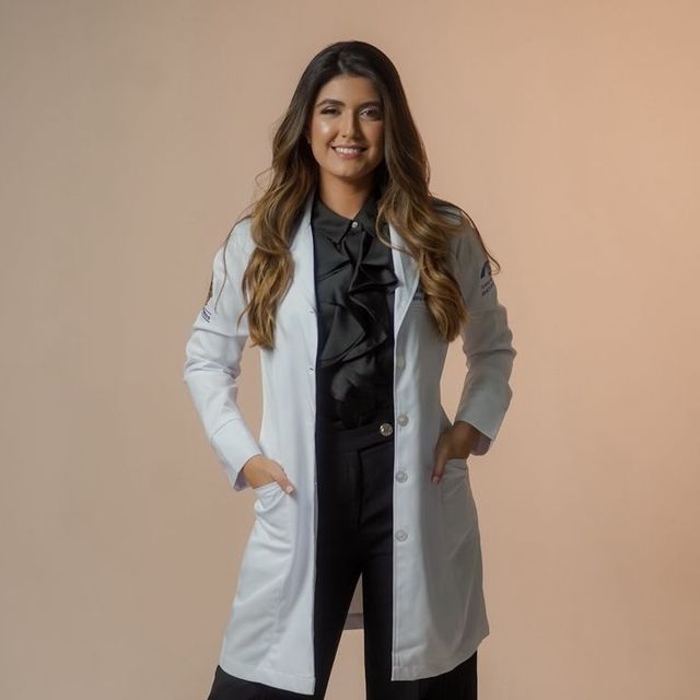 Gabriela  Ferreira Leandro de Oliveira , Oftalmologista Goiânia