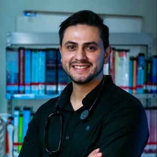 Daniel Morais Viechnieski, Especialista em Clínica Médica Porto Alegre