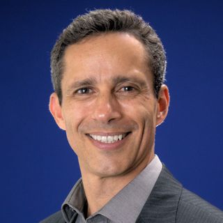 Ampliar imagem: Heleno Paes, Urologista Santos