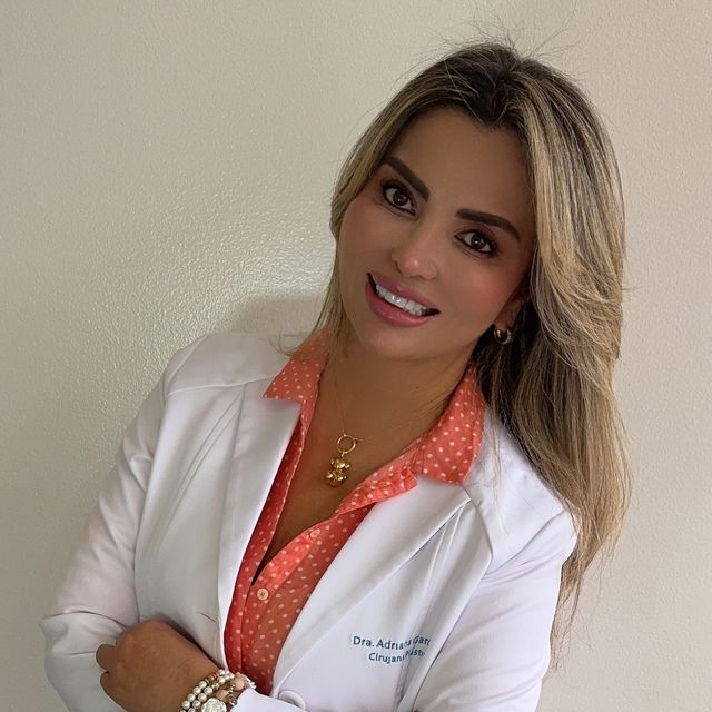 Adriana García Espinosa, Cirujano plástico Bogotá