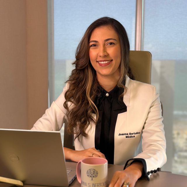 Joanna Thainã Santos Bertolino, Geriatra Recife