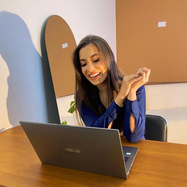 Jacqueline Cabral, Psicólogo Colombo