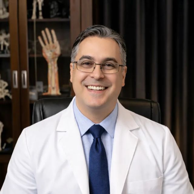 Daniel Enrique Rezende de Souza, Ortopedista - Traumatologista Porto Seguro