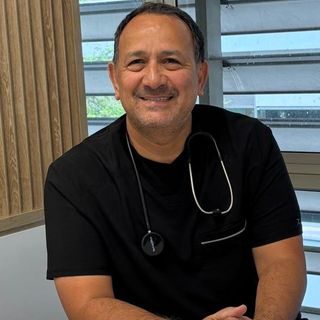 Dr. Héctor Contreras Martelo