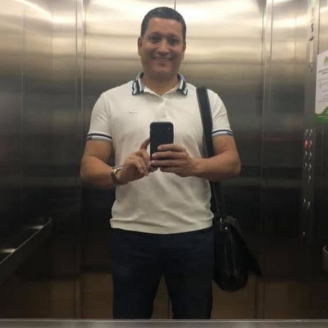 Ricardo Ahumada, Cirujano plástico Villavicencio