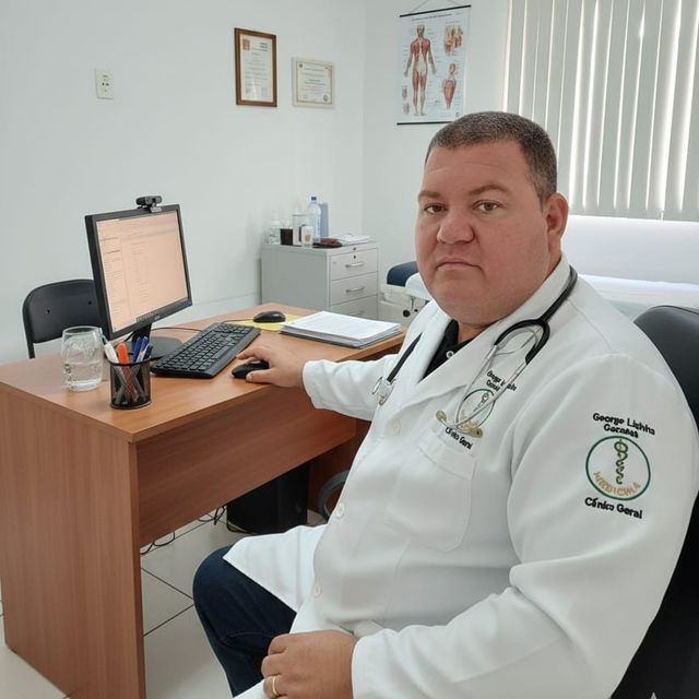 George Luis  Silva gonzalez , Médico clínico geral Caxias Do Sul
