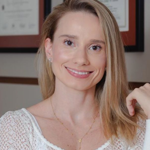 Naw-Ally Risso de Brito Krüger D'Almeida, Coloproctologista Cuiabá