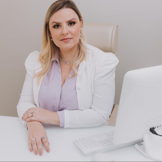 Fernanda Canal Moura ., Dermatologista Vitória