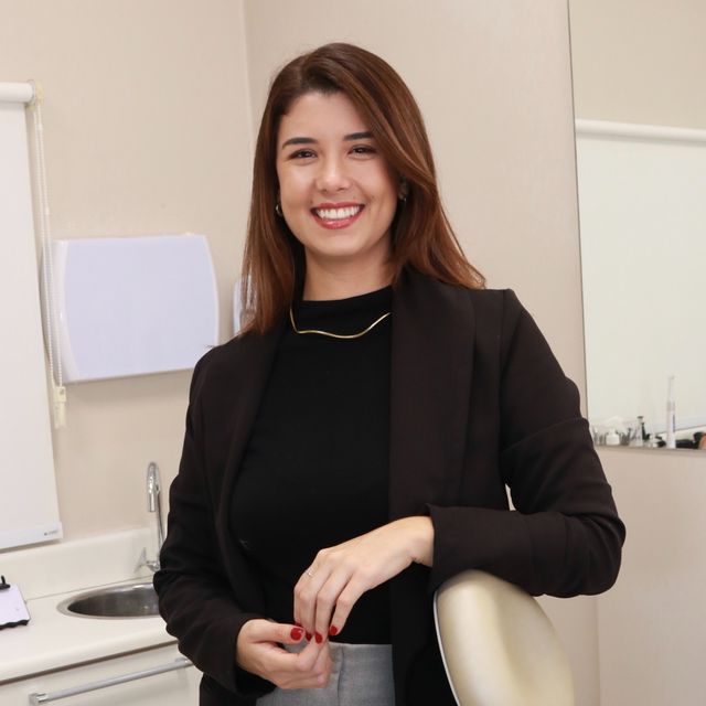 Letícia Iandeyara Sant'Anna, Dentista Rio de Janeiro
