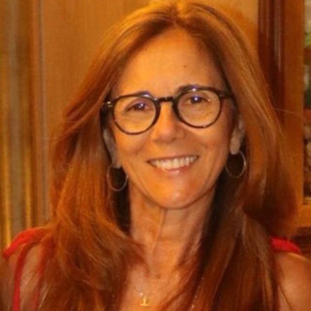 Luciana Abarno Da Costa, Internista Porto Alegre