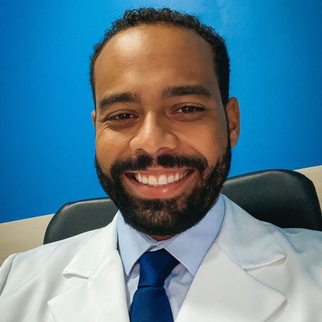 Silvio Renato Silva De Souza, Ortopedista - Traumatologista Macaé