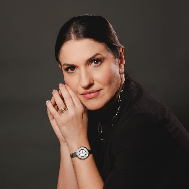 Beatriz Zaratine, Dentista Salvador