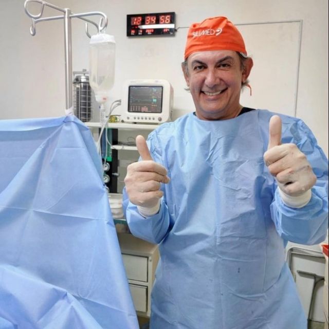 Ricardo Ormeño Valdizán, Cirujano plástico San Borja