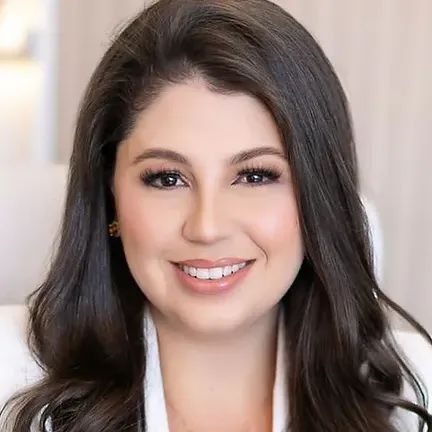 Sheilla  Michelle Faccin, Dentista Curitiba